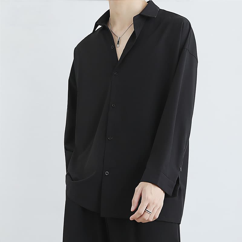 黒シャツ ゆったりシルエット オーバーサイズシャツ