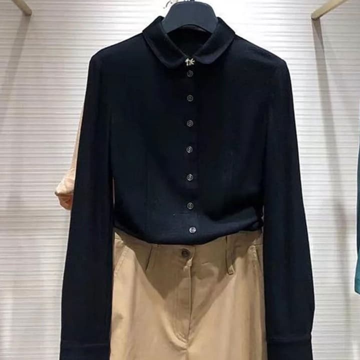 黒シャツ スタイリッシュ シャツカラー ブラウス