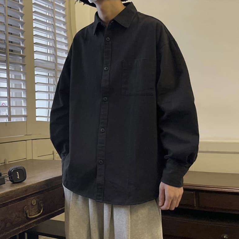 黒シャツ ゆったりドロップショルダー無地シャツ