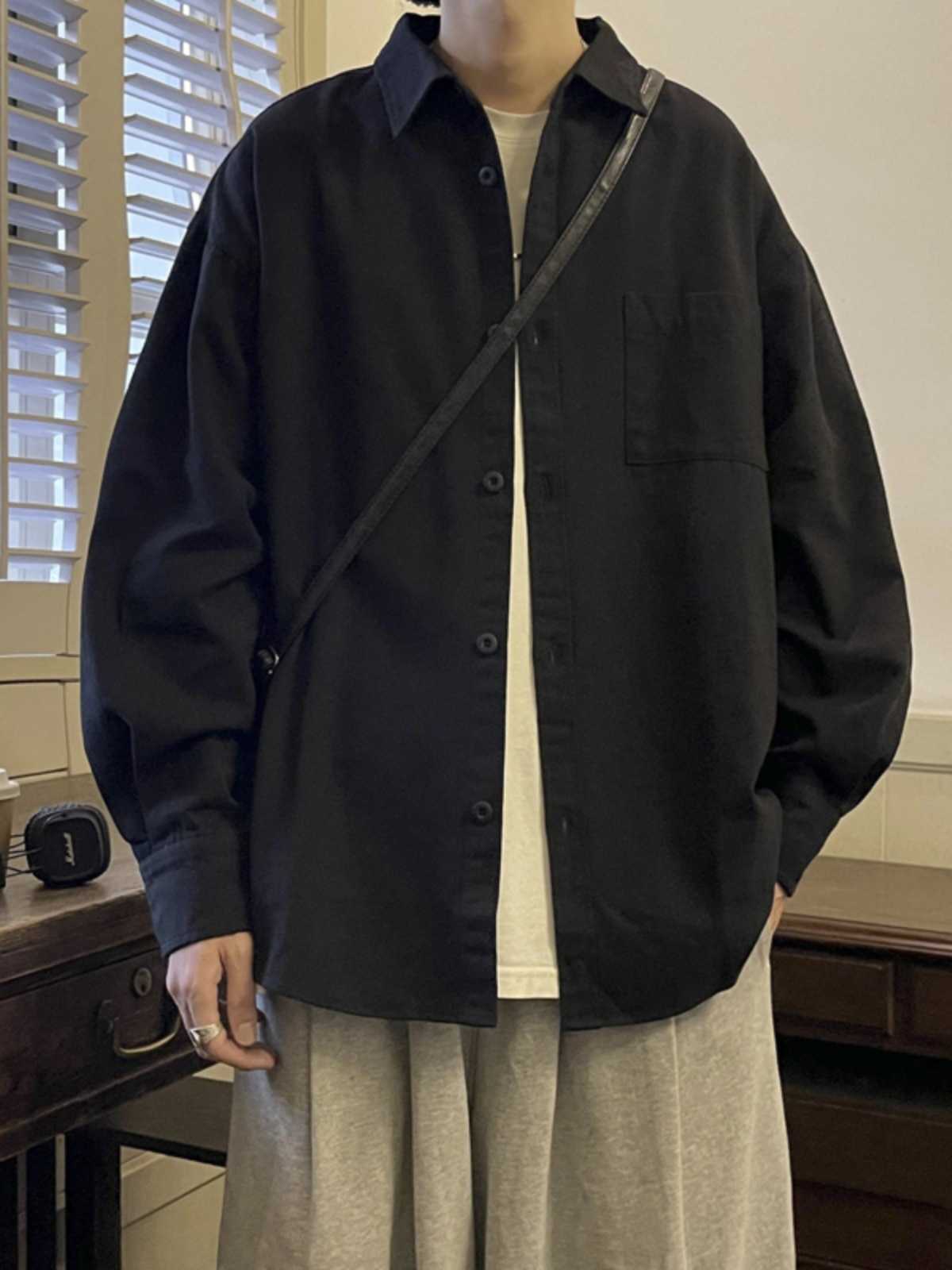 黒シャツ ゆったりドロップショルダー無地シャツ