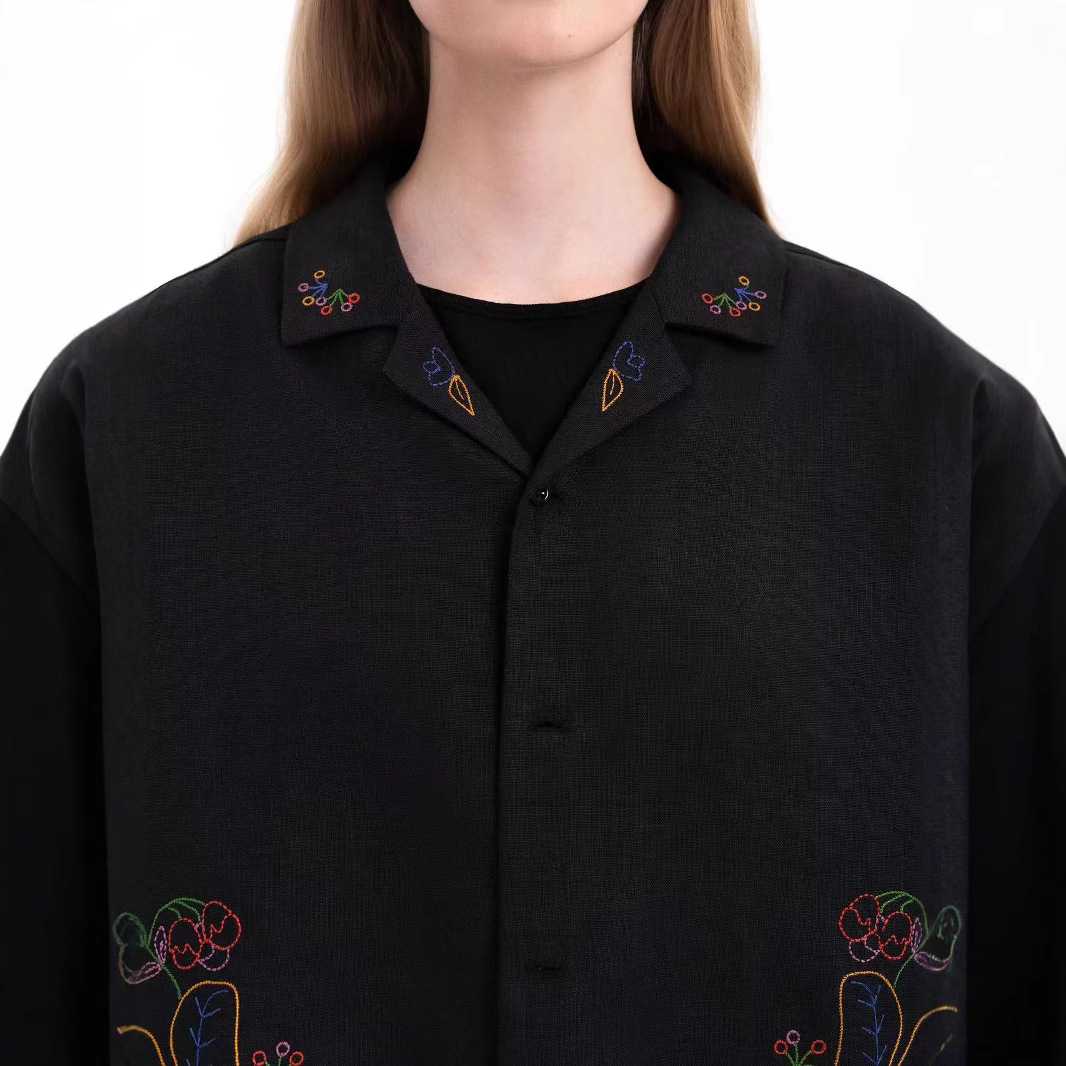 黒シャツ 花刺繍入り民族調カラーシャツ