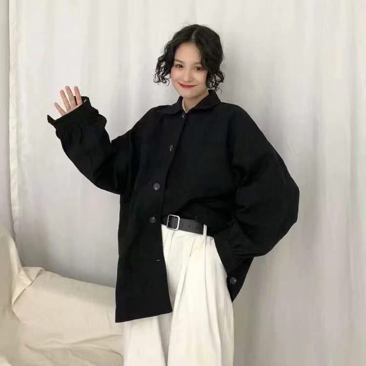 黒シャツ ゆったりシルエット カジュアルシャツ