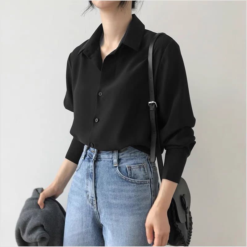 黒シャツ ゆったりシルエット なめらかシャツ