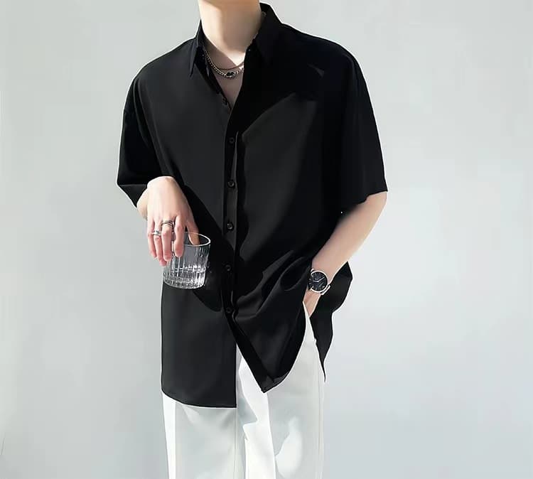 黒シャツ オーバーサイズ ゆったりシャツ
