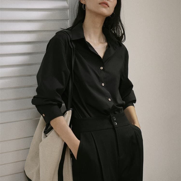 黒シャツ シンプル上質シャツ