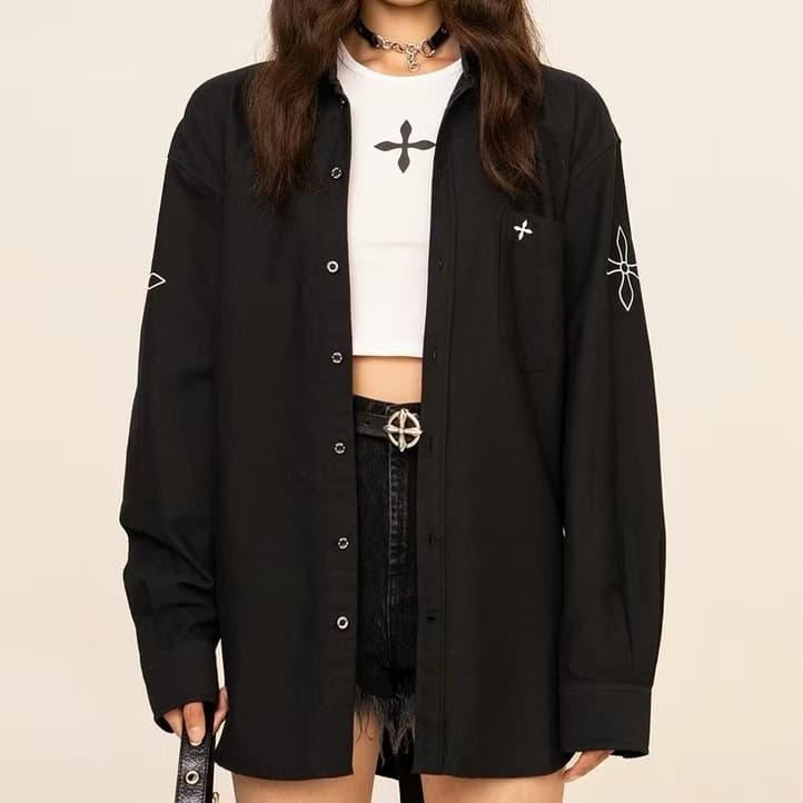 黒シャツ クロス刺繍オーバーサイズシャツ