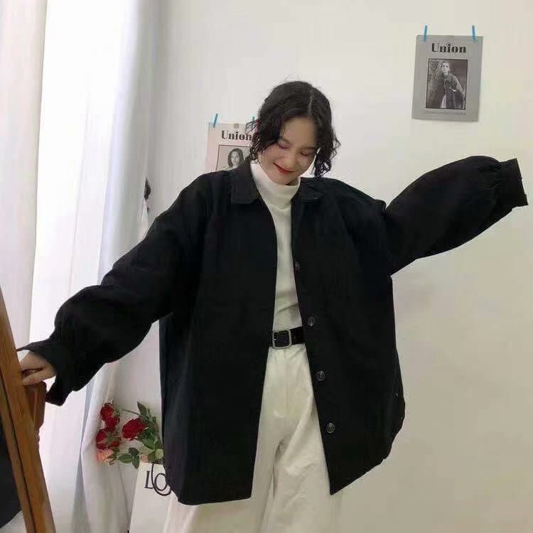 黒シャツ ゆったりシルエット カジュアルシャツ