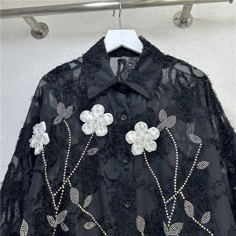 黒シャツ 花刺繍レースシアーブラウス