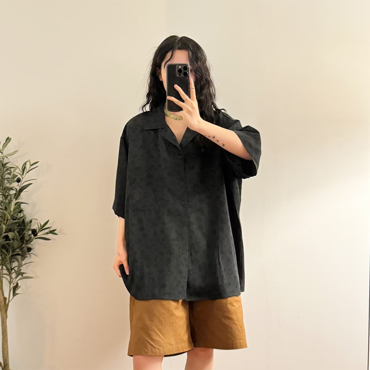黒シャツ レトロ柄オーバーサイズ開襟シャツ
