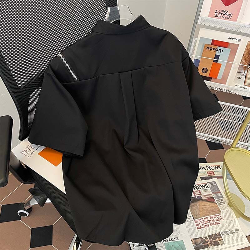 黒シャツ ジップアクセント半袖シャツ