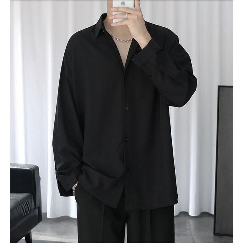 黒シャツ ゆったりシルエット オーバーサイズシャツ