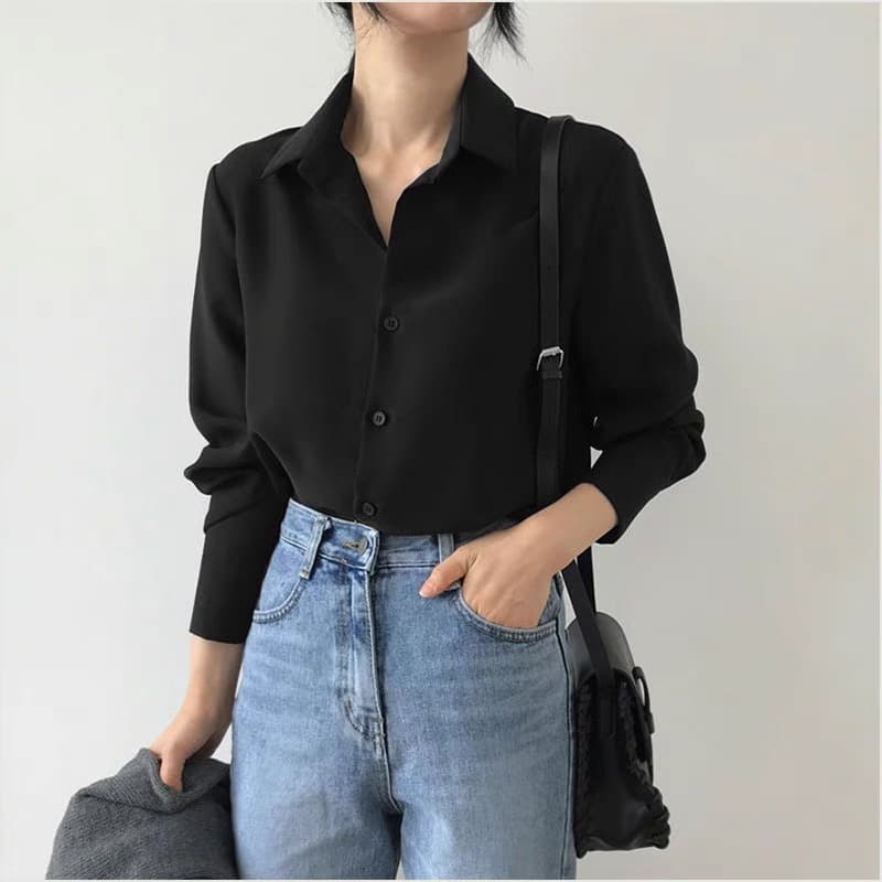黒シャツ ゆったりシルエット なめらかシャツ