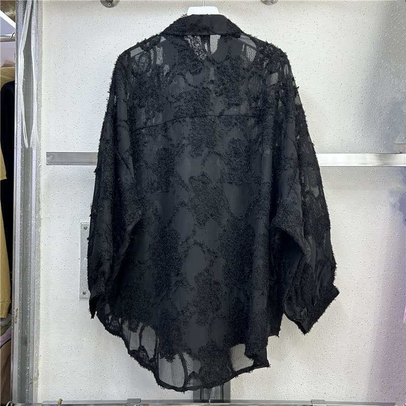 黒シャツ 花刺繍レースシアーブラウス