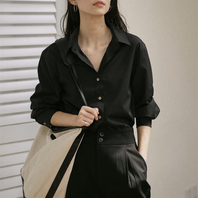黒シャツ シンプル上質シャツ