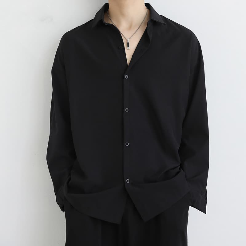 黒シャツ ゆったりシルエット オーバーサイズシャツ
