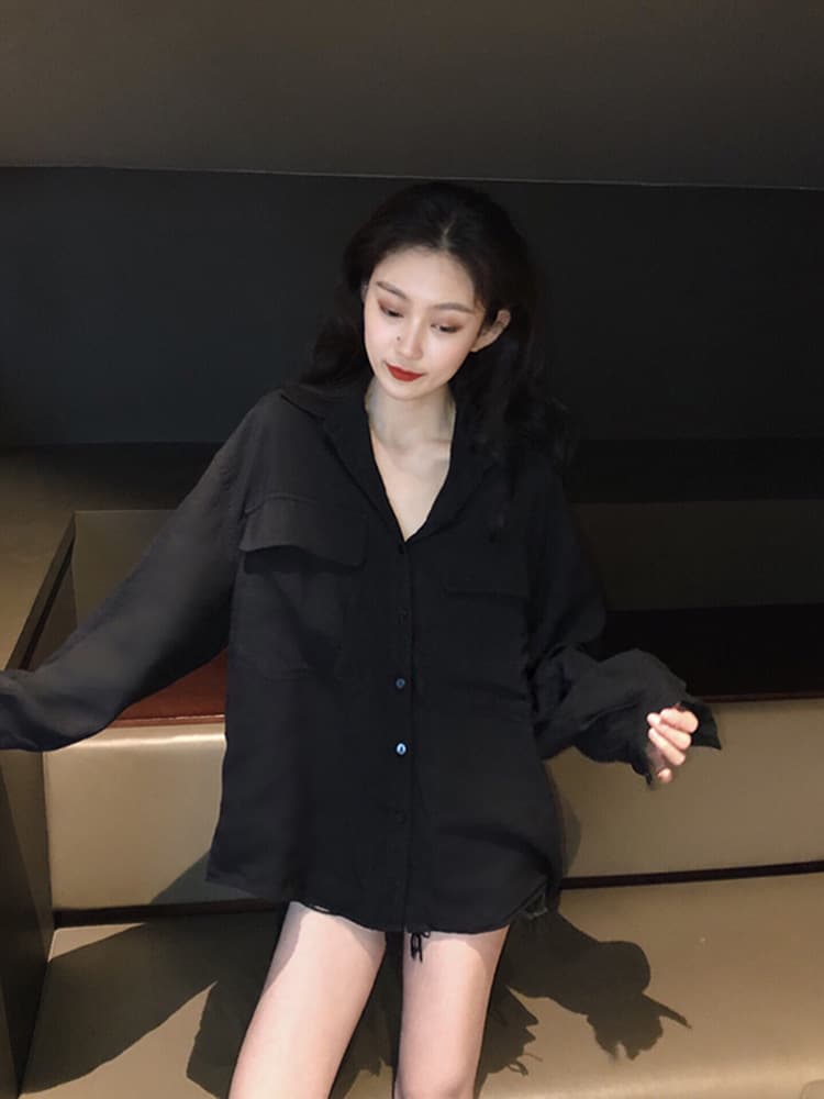 黒シャツ ゆるふわシルエット ロングブラウス