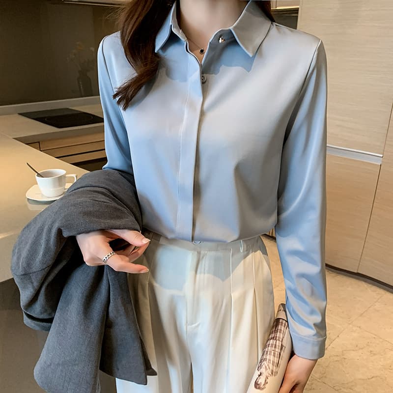 黒シャツ 上質シルク艶めき長袖ブラウス