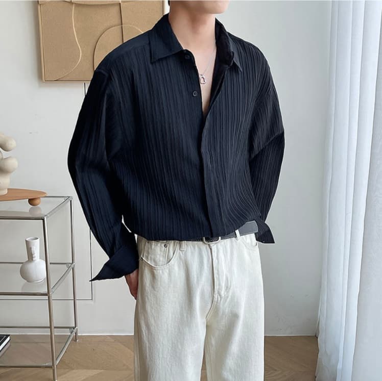 黒シャツ プリーツ加工 光沢シャツ