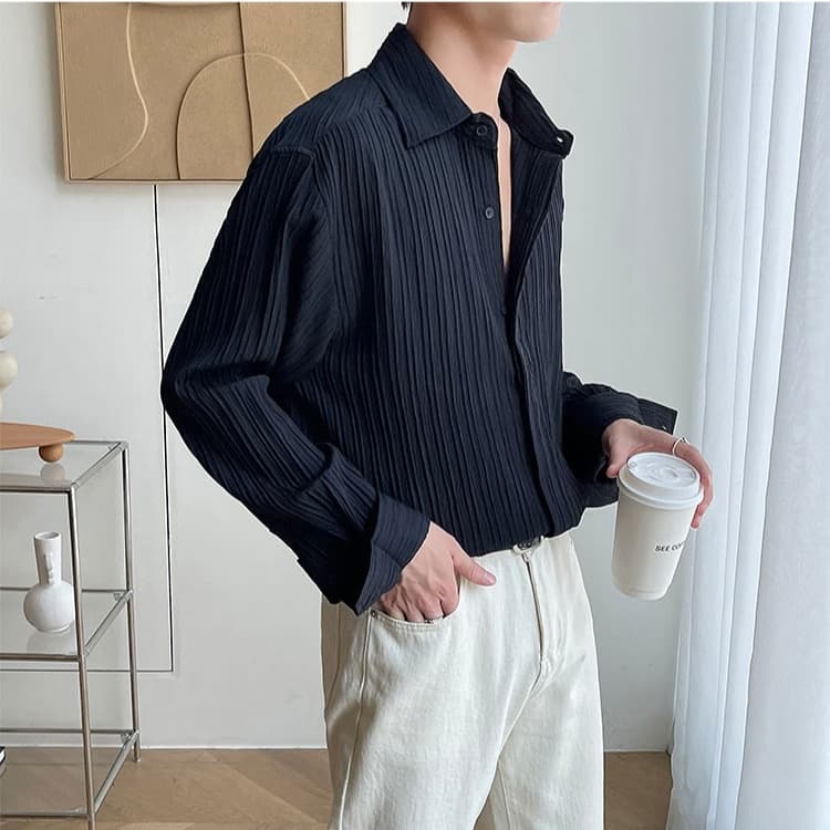 黒シャツ プリーツ加工 光沢シャツ