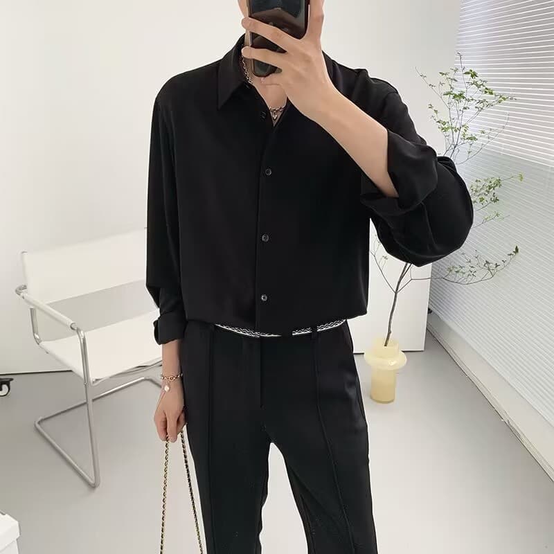 黒シャツ しなやかドレープ長袖シャツ