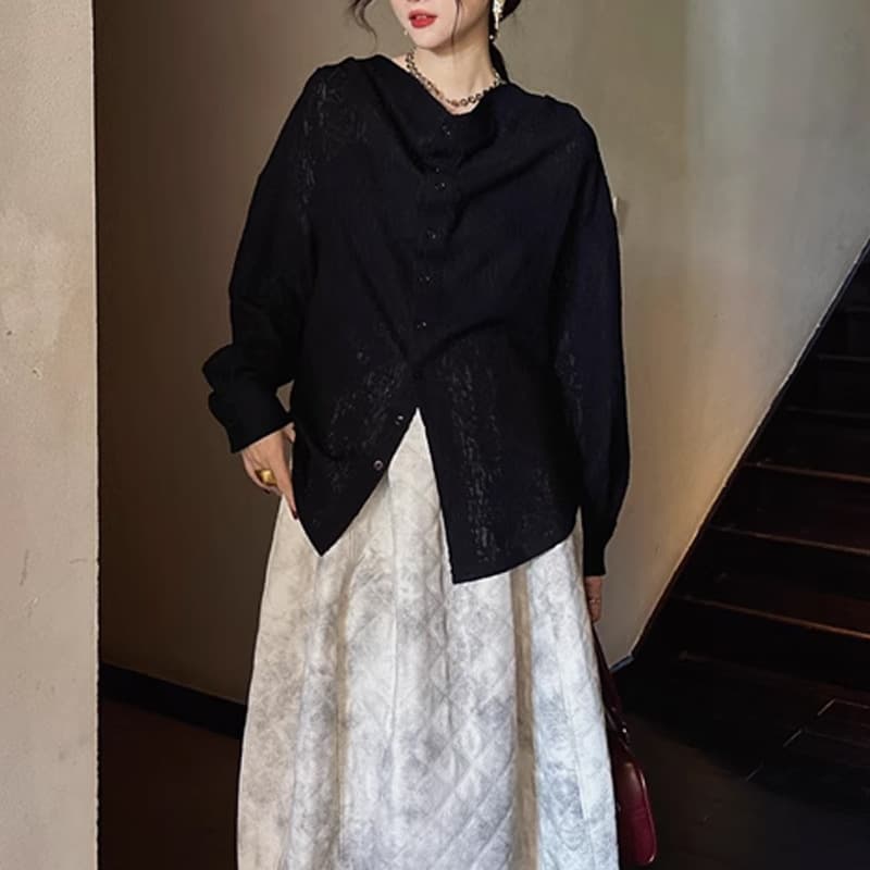 黒シャツ 模様編み込みオーバーブラウス