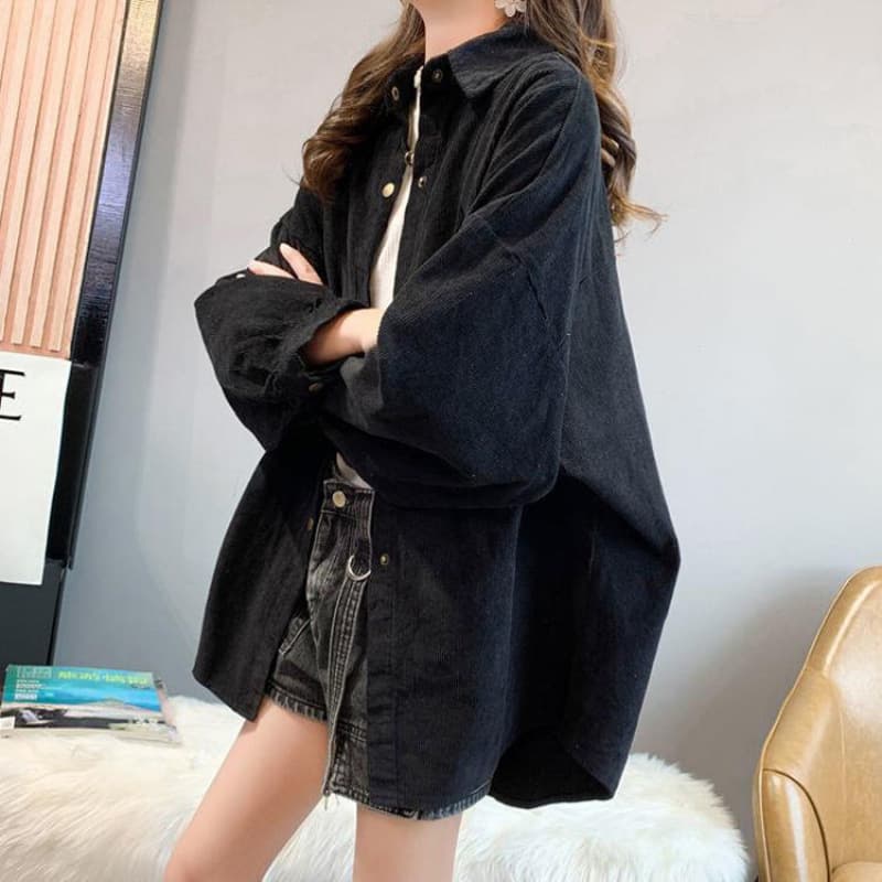黒シャツ ゆったりコーデュロイシャツ