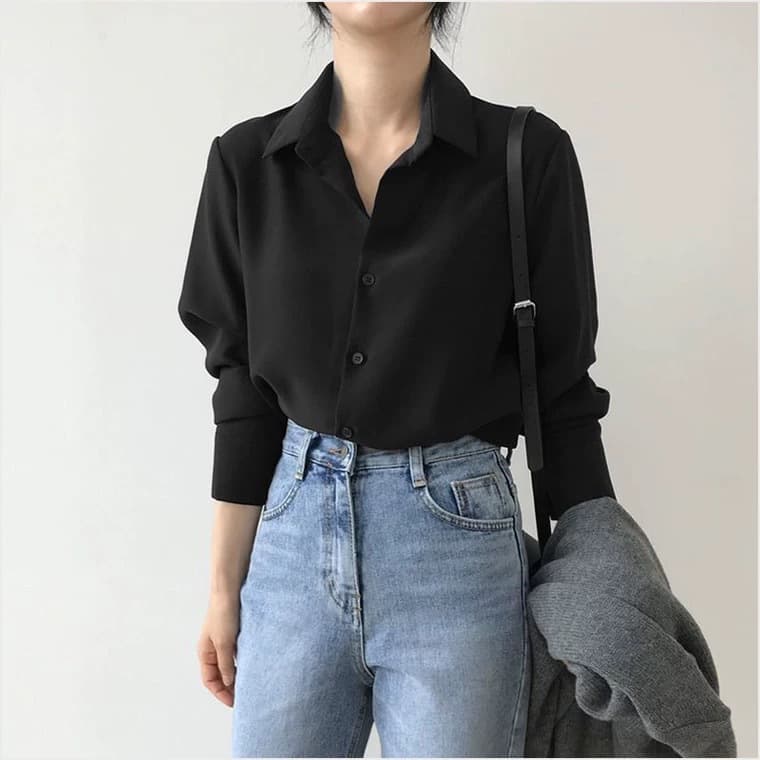 黒シャツ なめらかドレープベーシックシャツ